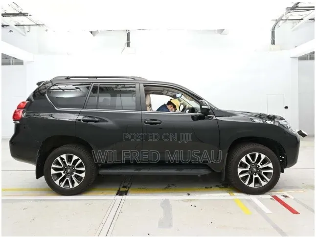 Toyota Land Cruiser Prado 2023 Black