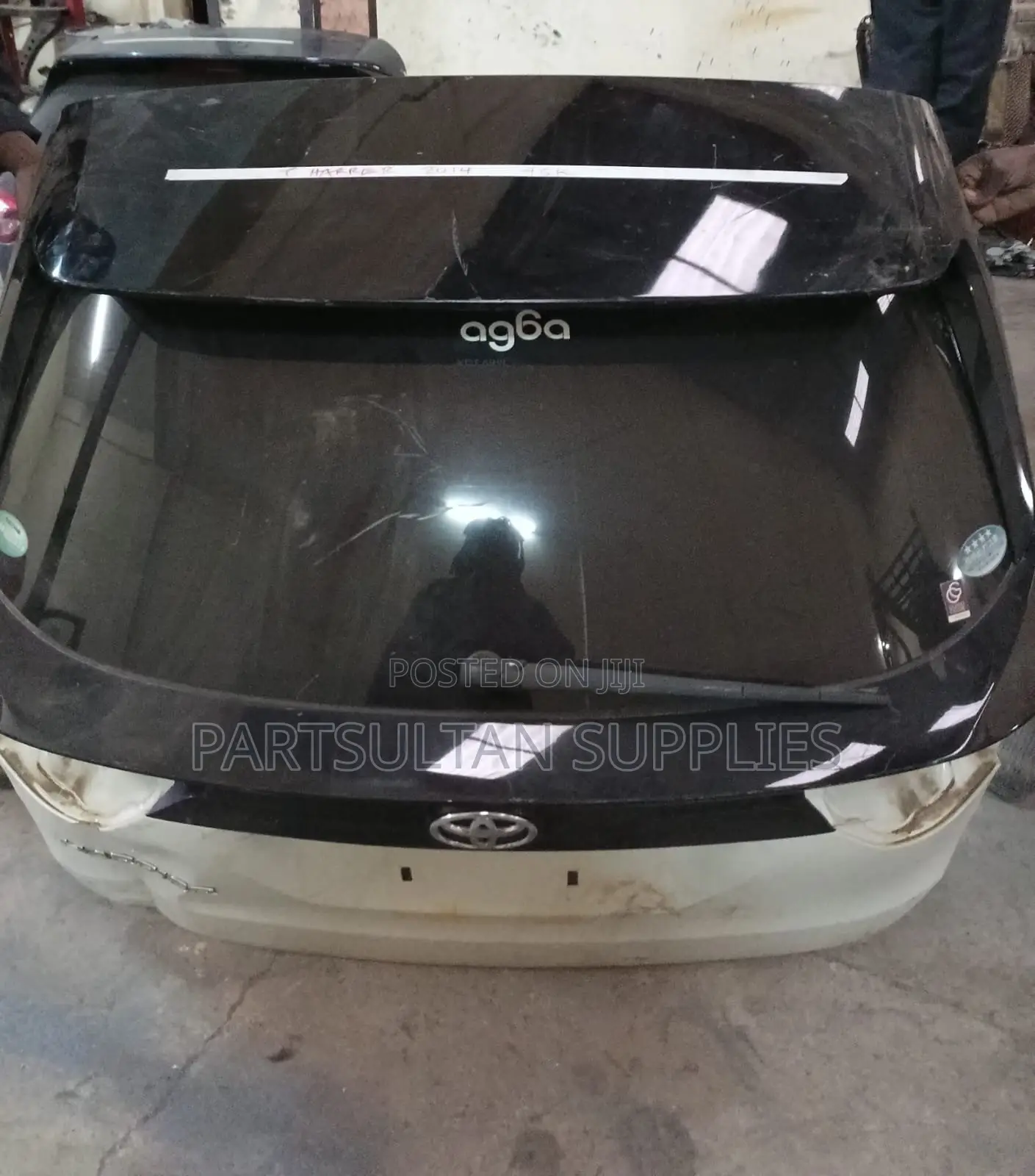 Tailgate Toyota Harrier 2014