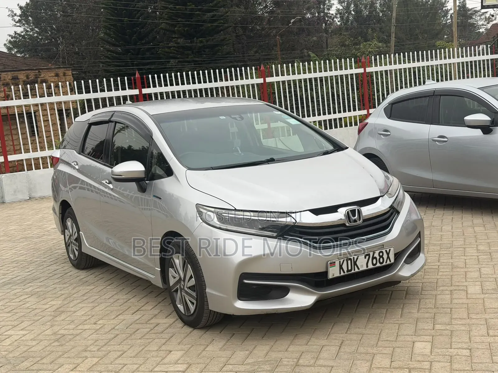 Honda Fit Shuttle 1.5 Hybrid 2WD 2016 Silver