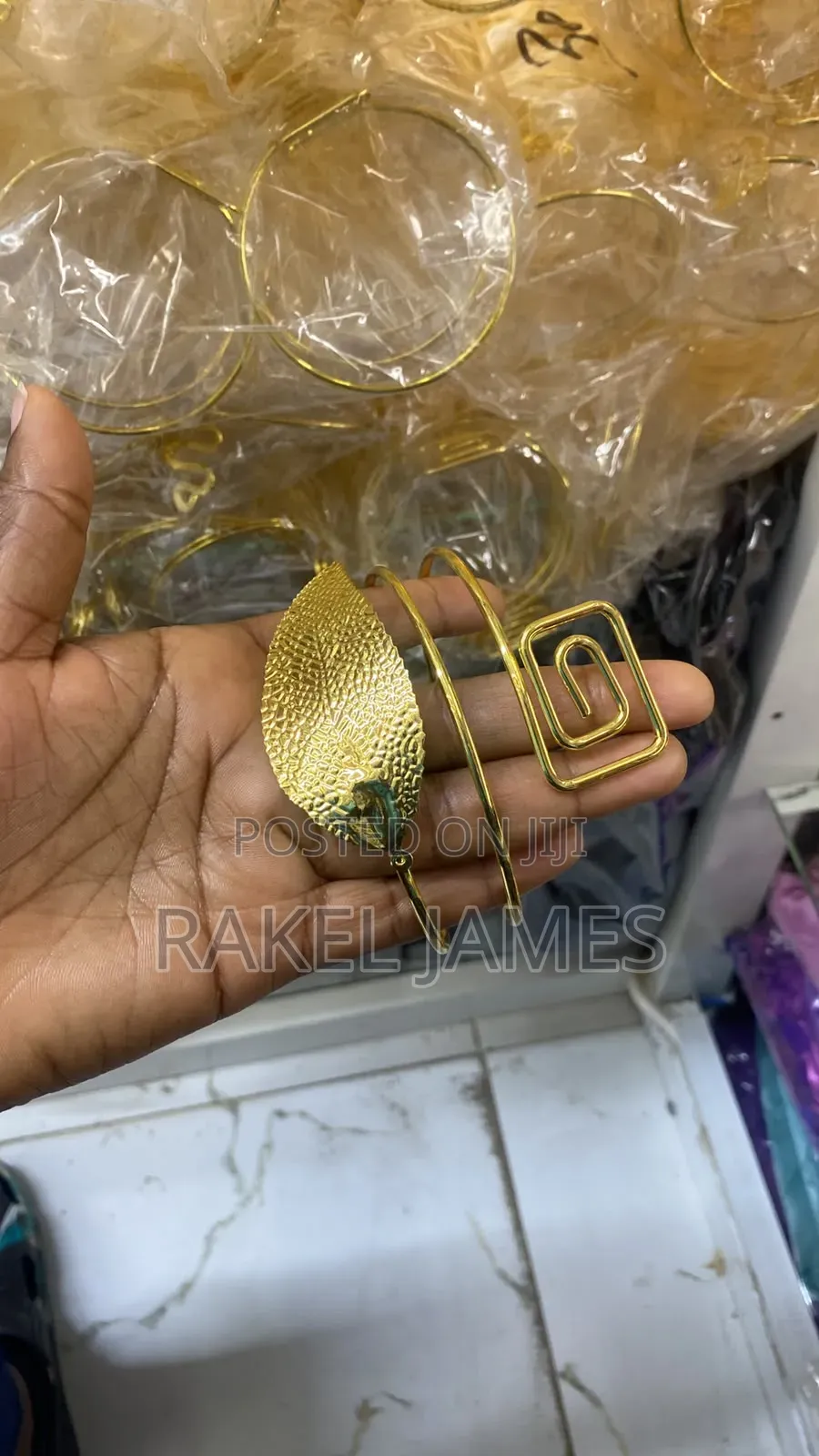 Gold Armcurves