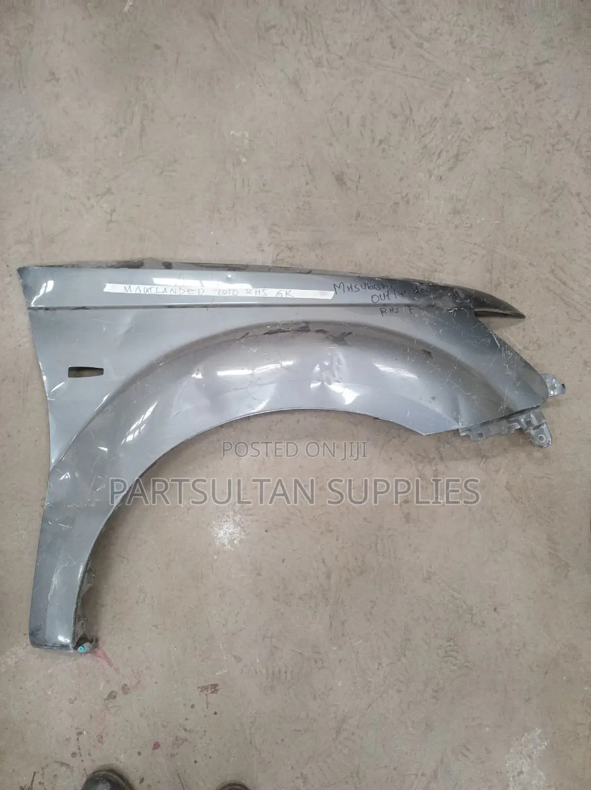 RHS Fender Mistubishi Outlander 2010