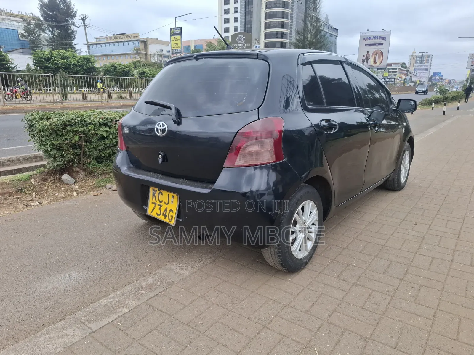 Toyota Vitz 2010 Black