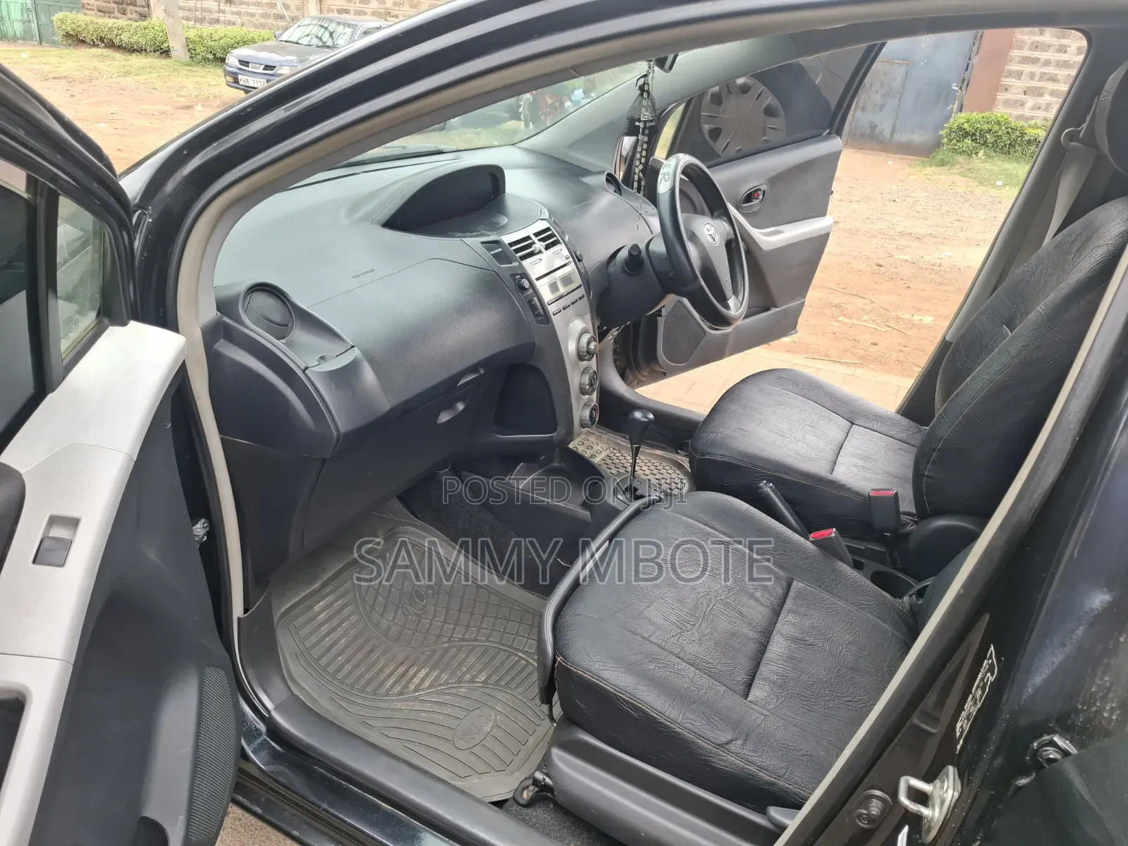 Toyota Vitz 2010 Black