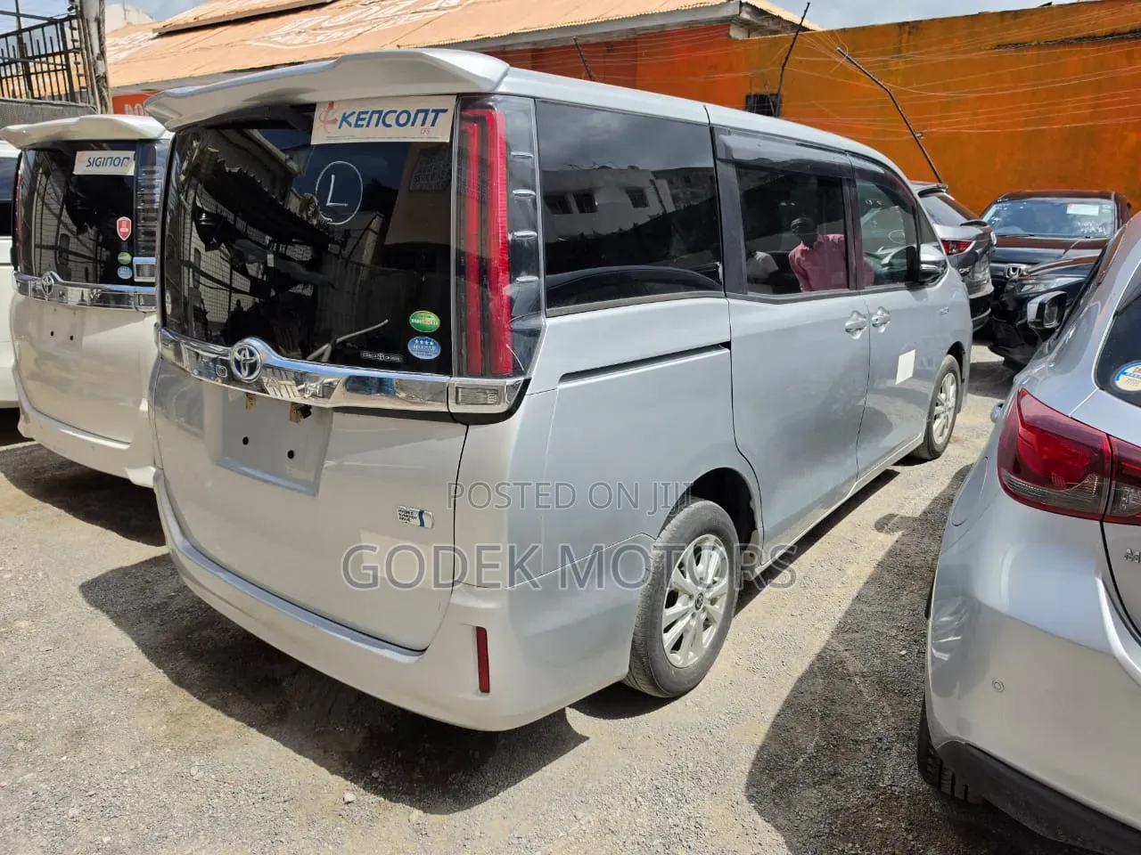 Toyota Noah 2019 Silver