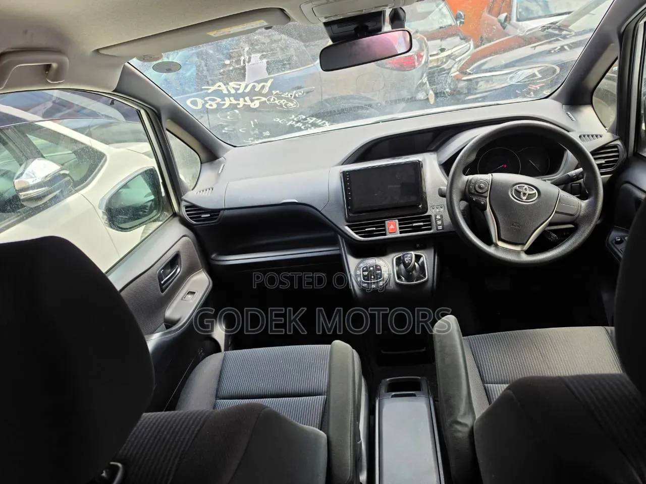 Toyota Noah 2019 Silver