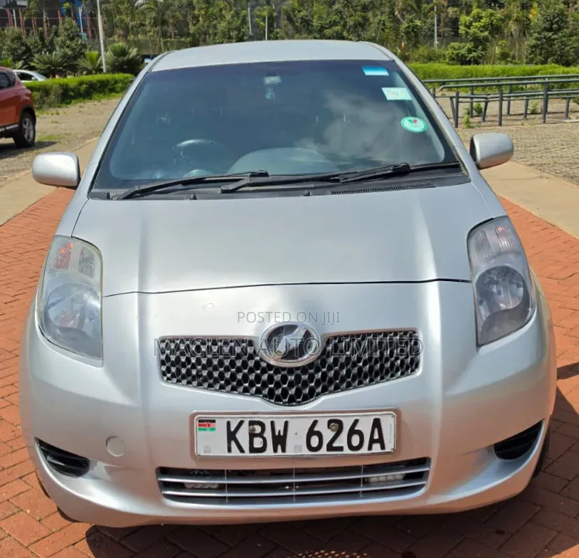 Toyota Vitz 2006 Silver