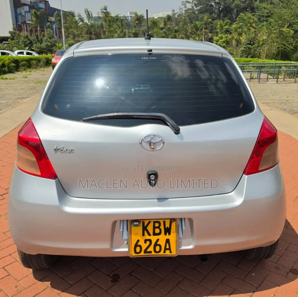 Toyota Vitz 2006 Silver