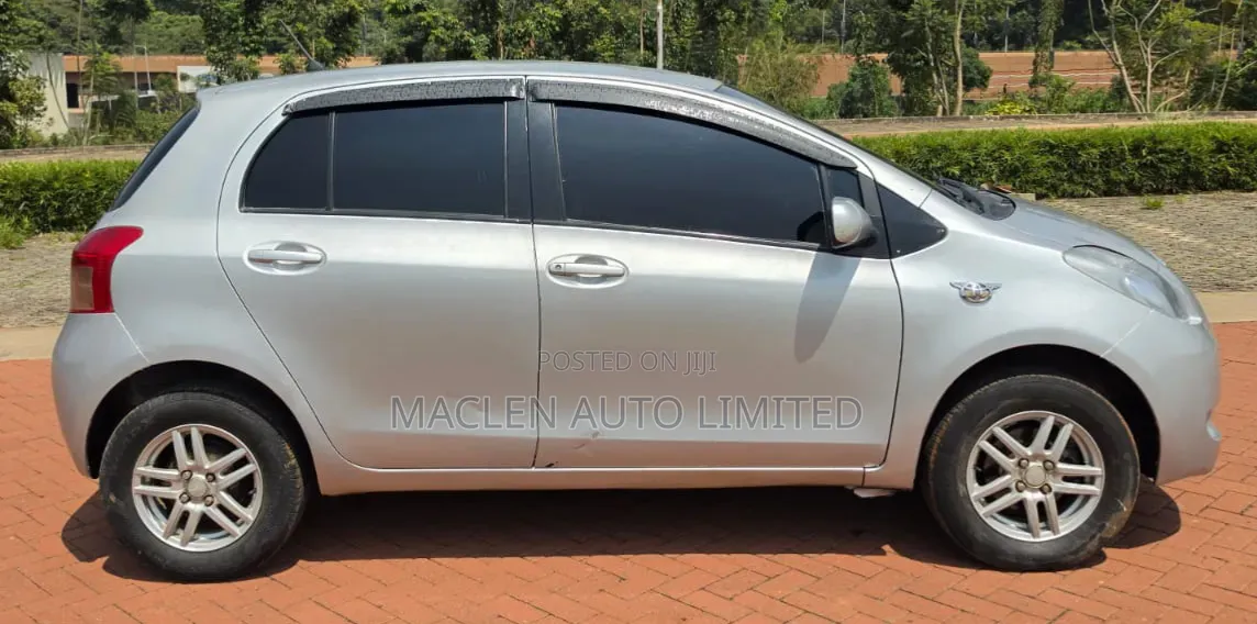 Toyota Vitz 2006 Silver