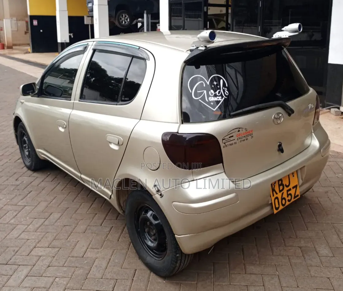 Toyota Vitz 2002 Gold