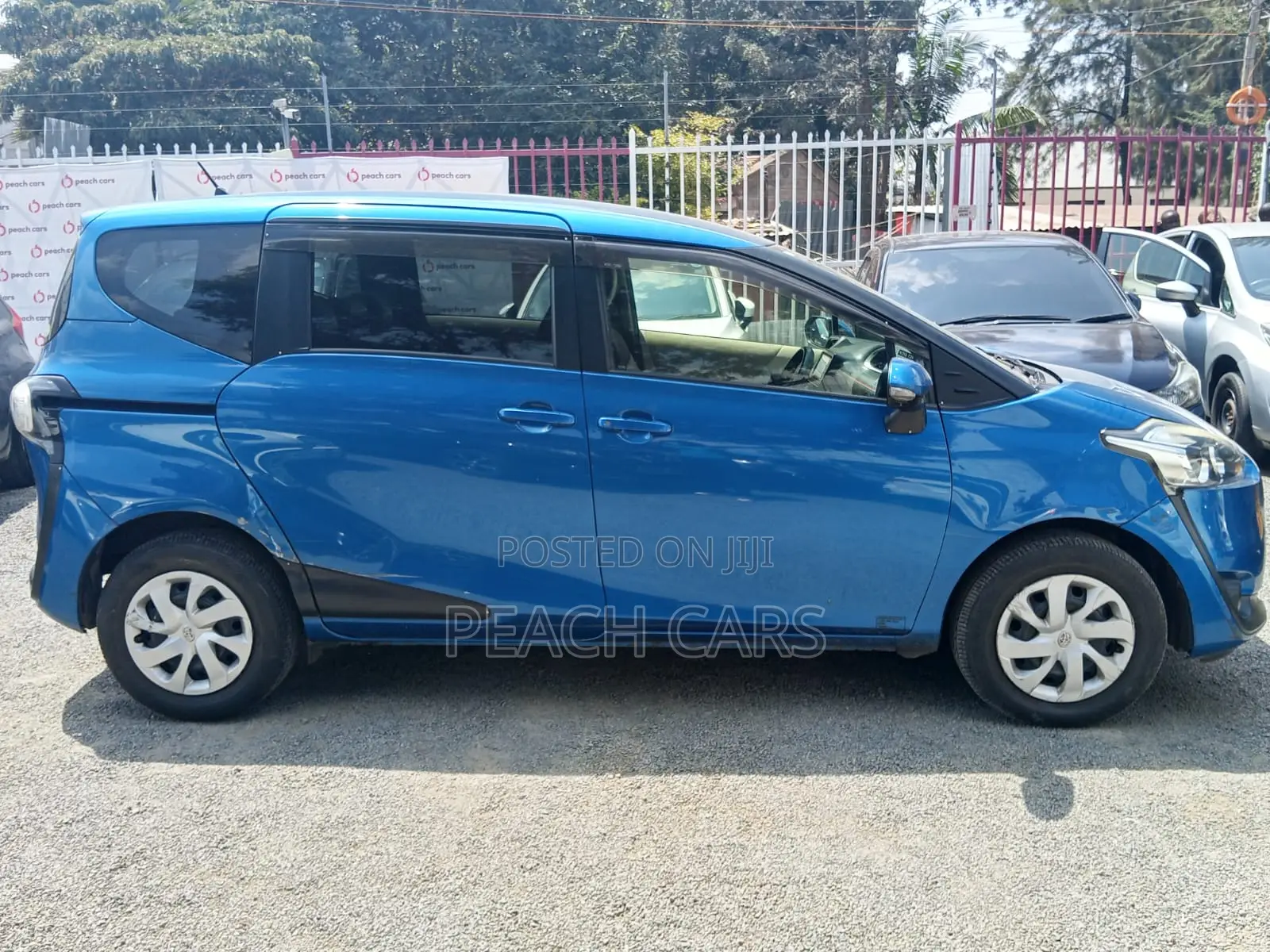 Toyota Sienta 2017 Blue
