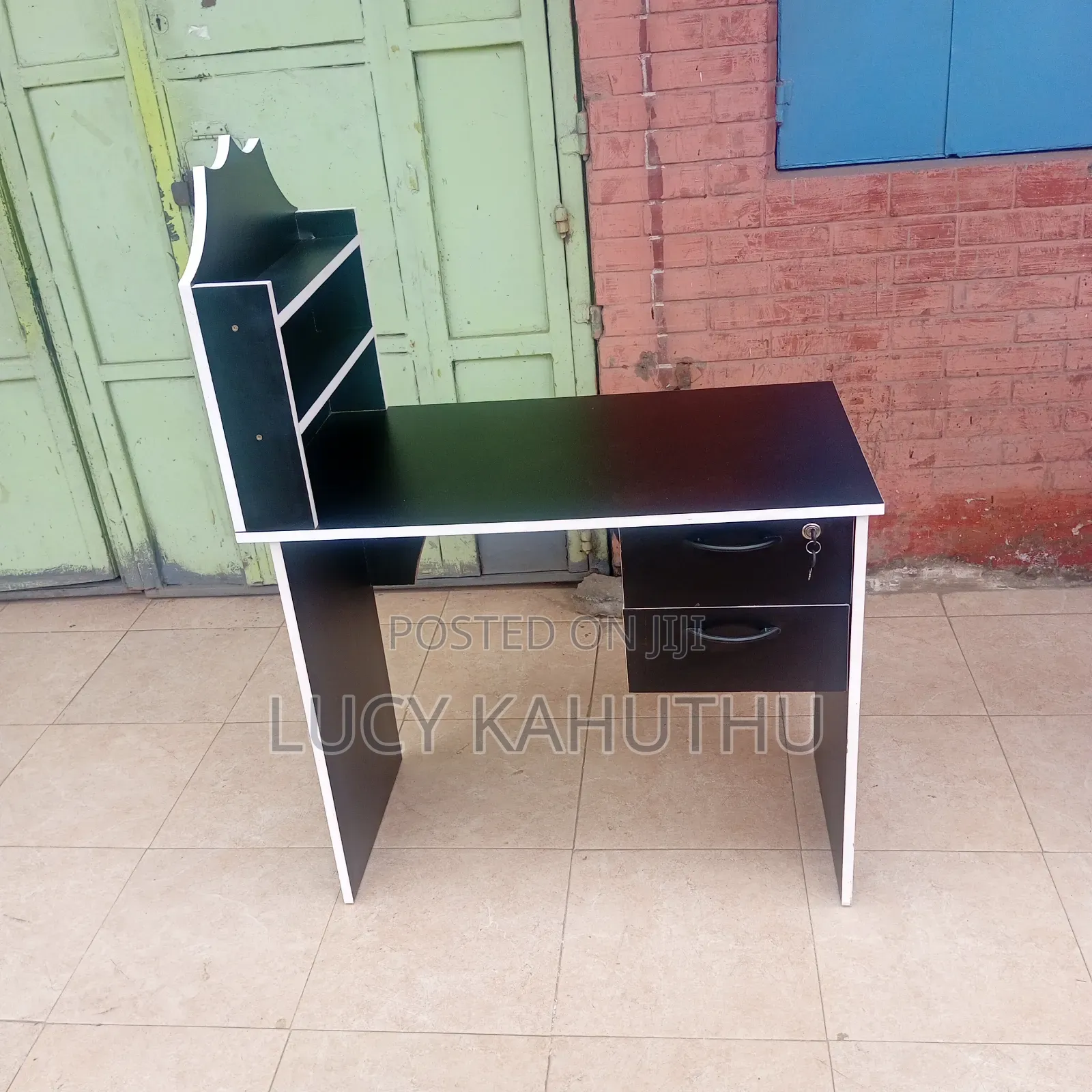 Black and White Manicure Table