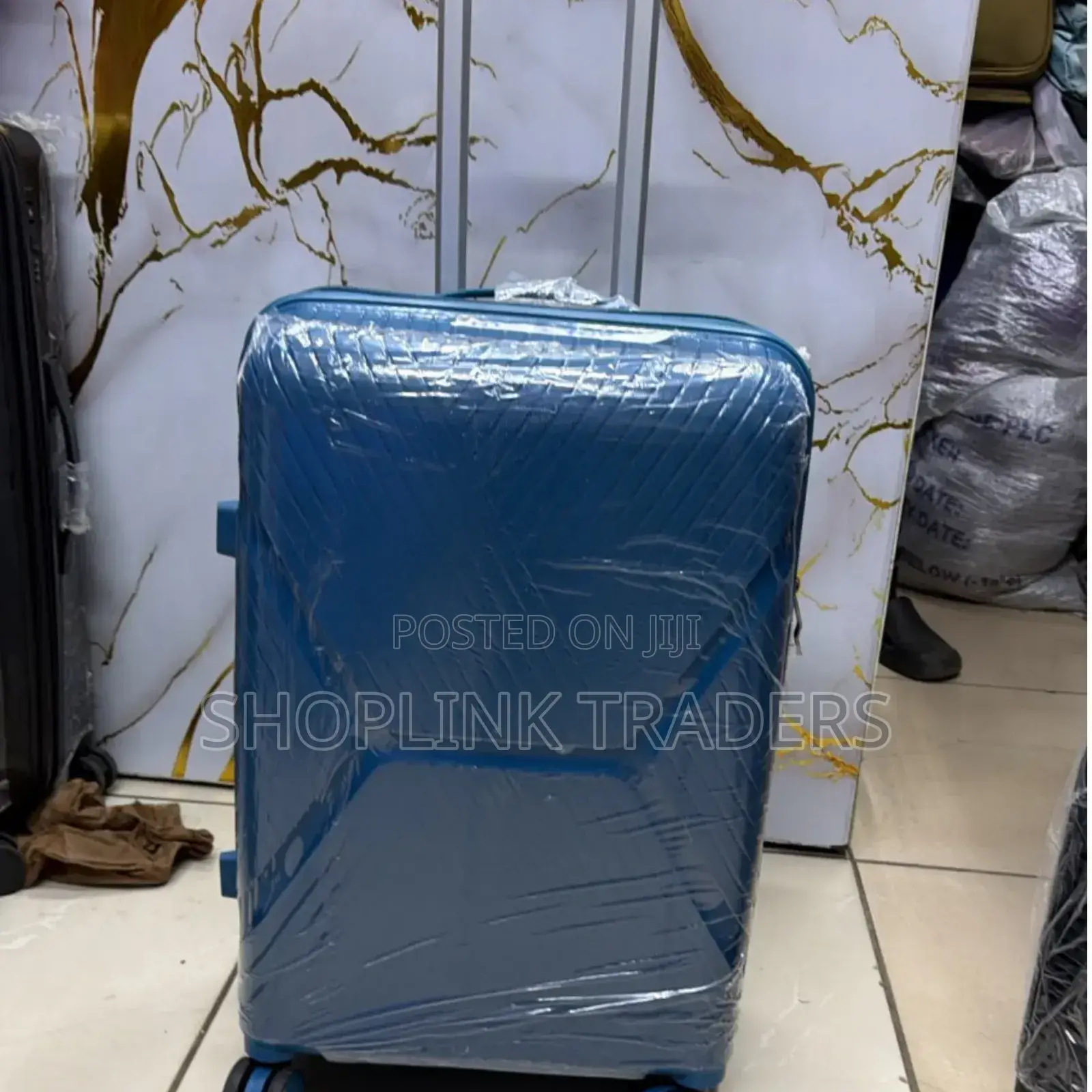 Suitcase Médium Size Unbreakable Suitcase Rubber