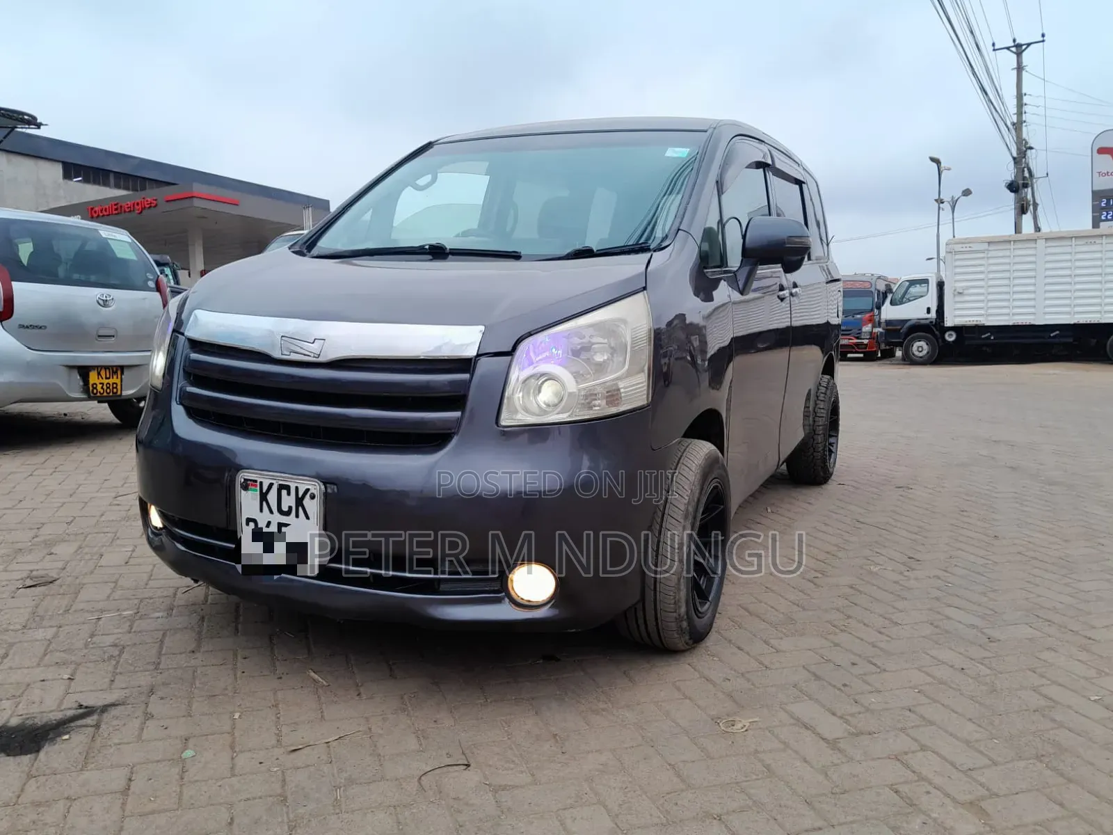 Toyota Noah 2010 Black