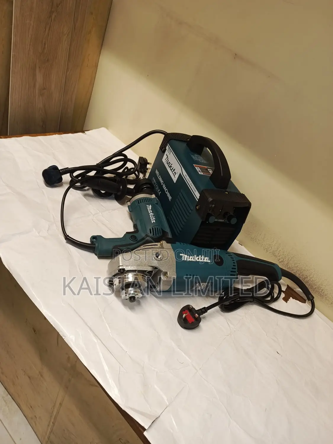 Makita Inverter Welding Machine + Makita 9-Inch Angle Grinder Combo