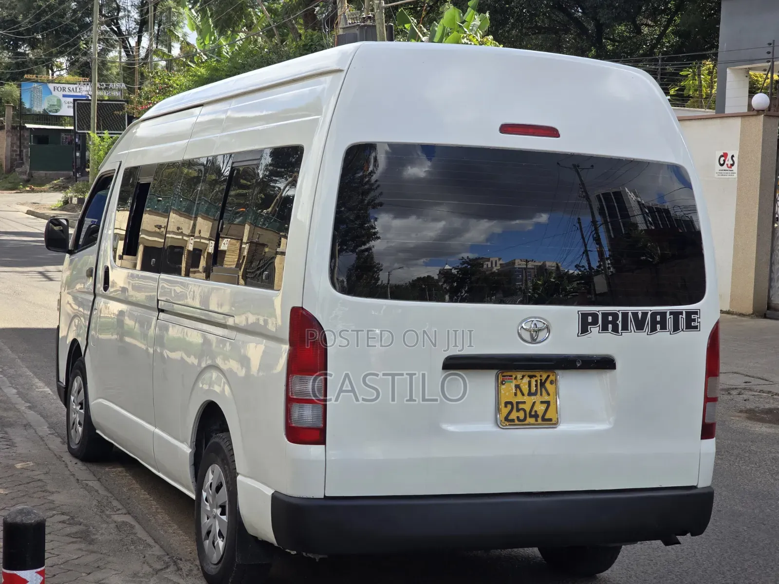 Toyota HiAce 2017 White