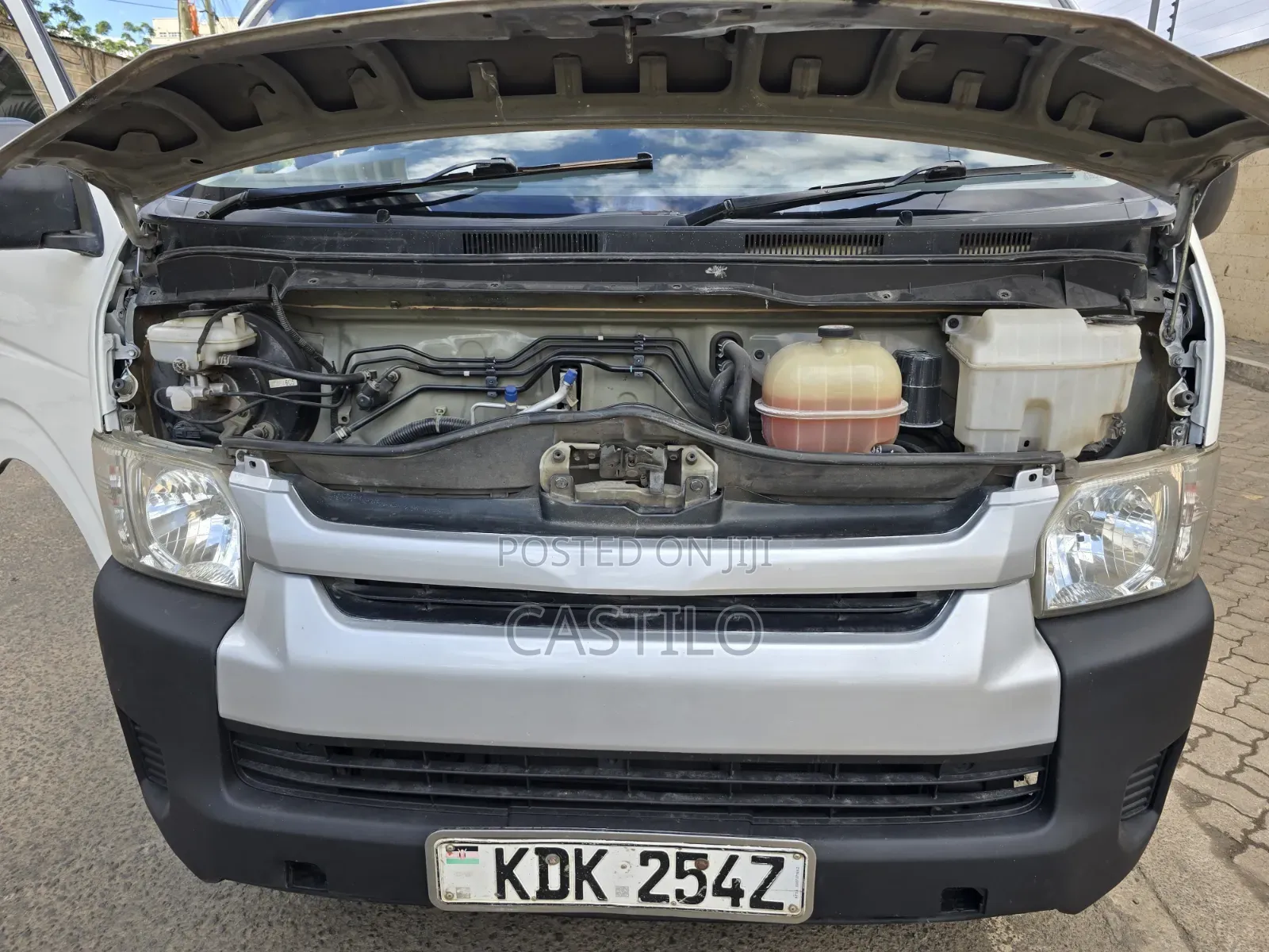 Toyota HiAce 2017 White