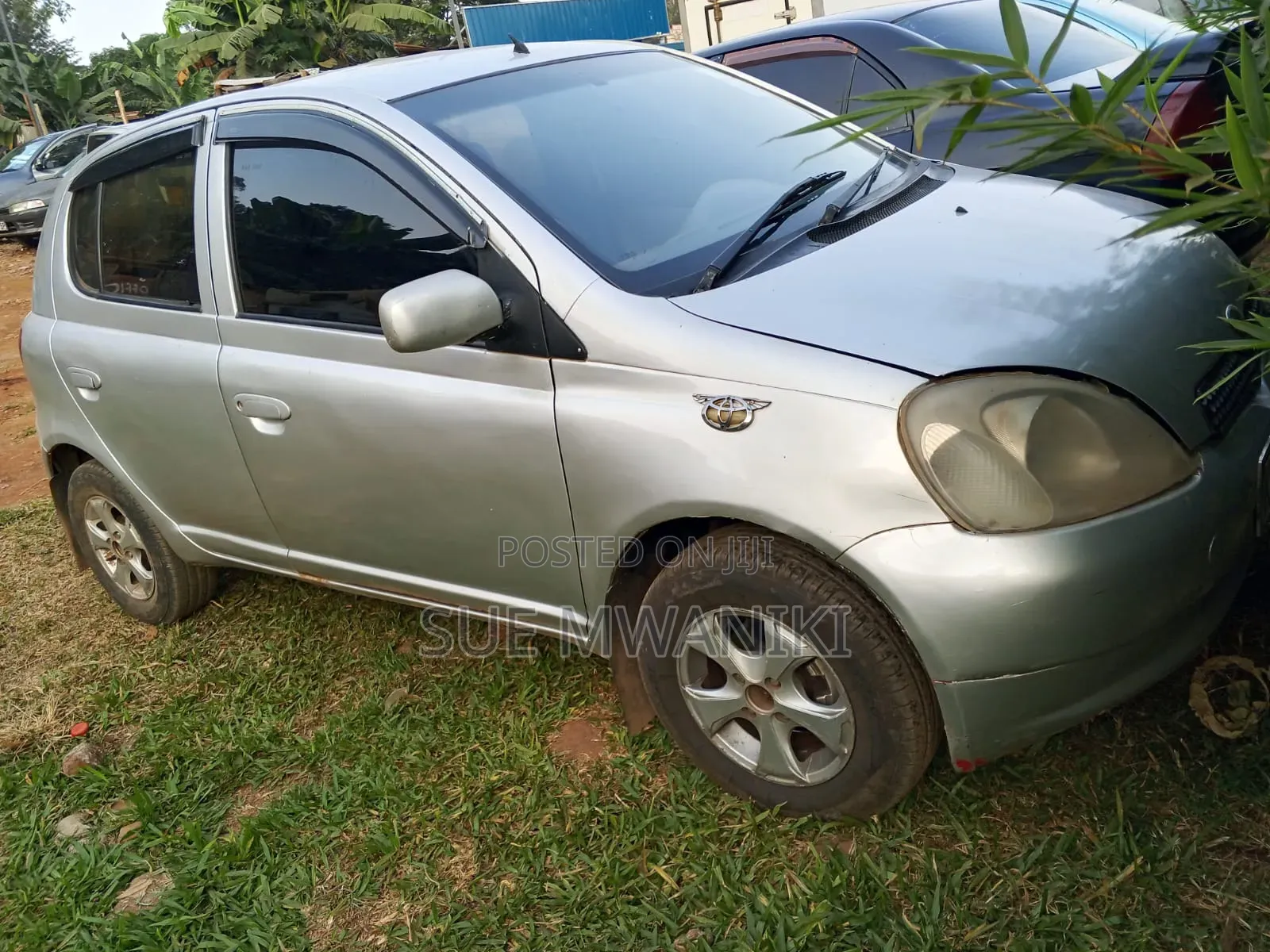 Toyota Vitz 2000 Silver