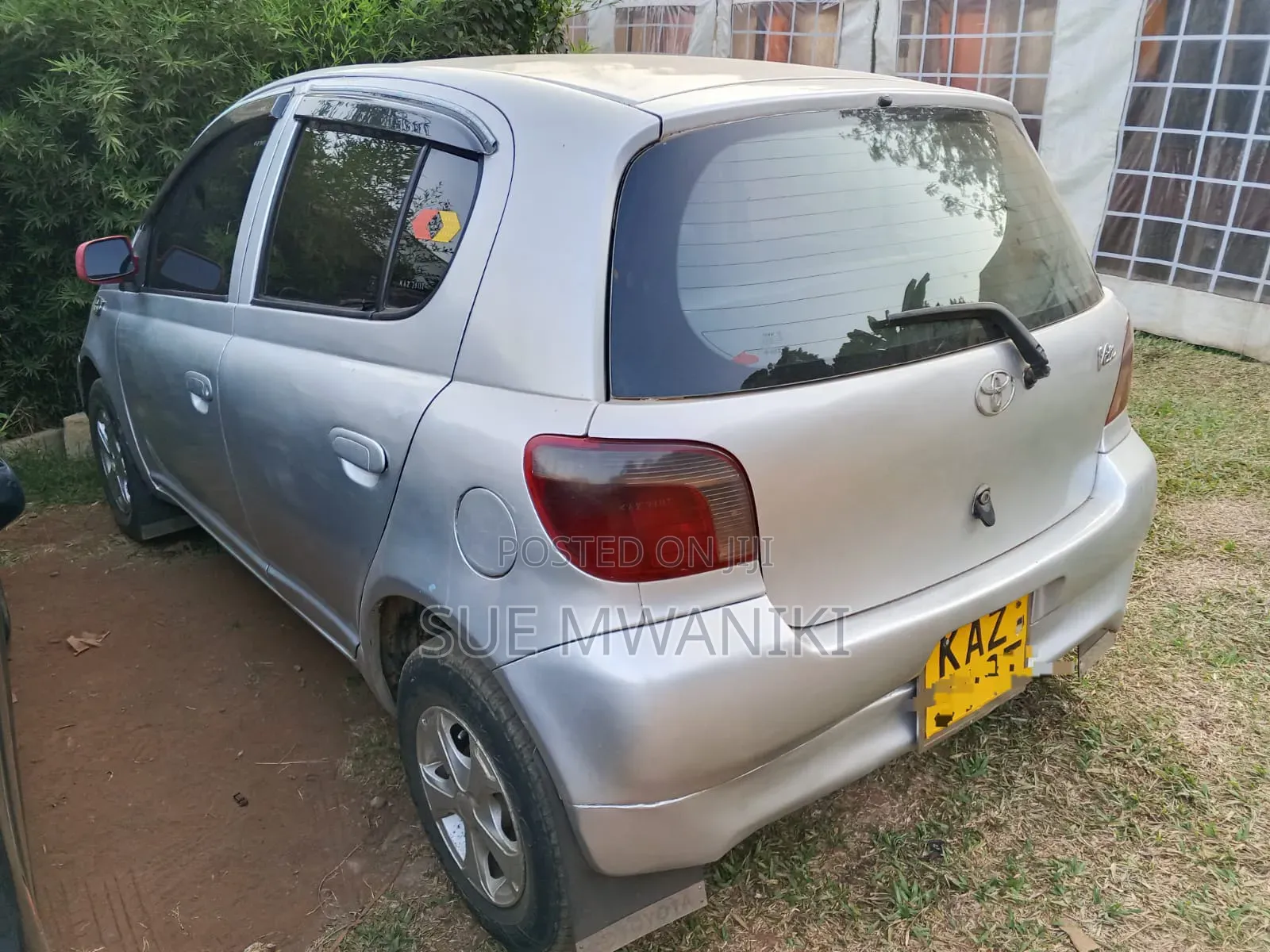 Toyota Vitz 2000 Silver