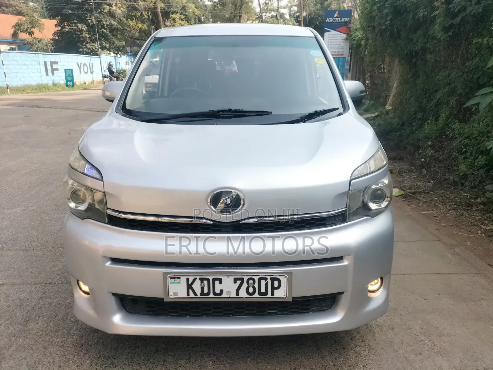 Toyota Voxy 2013 Silver