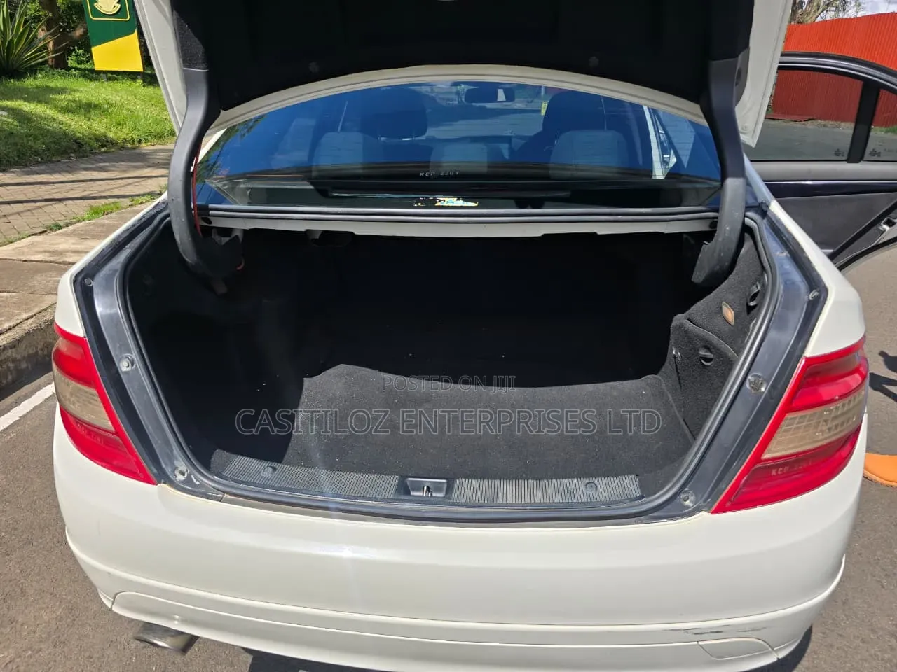Mercedes-Benz C200 2011 White