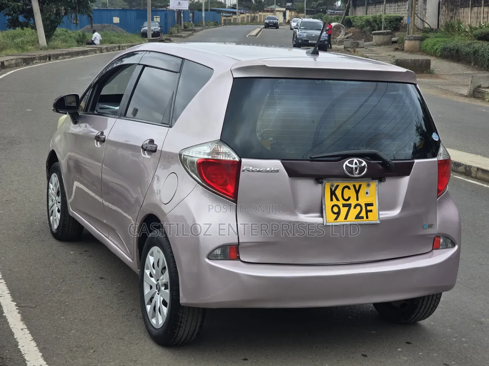 Toyota Ractis 2013 Burgundy