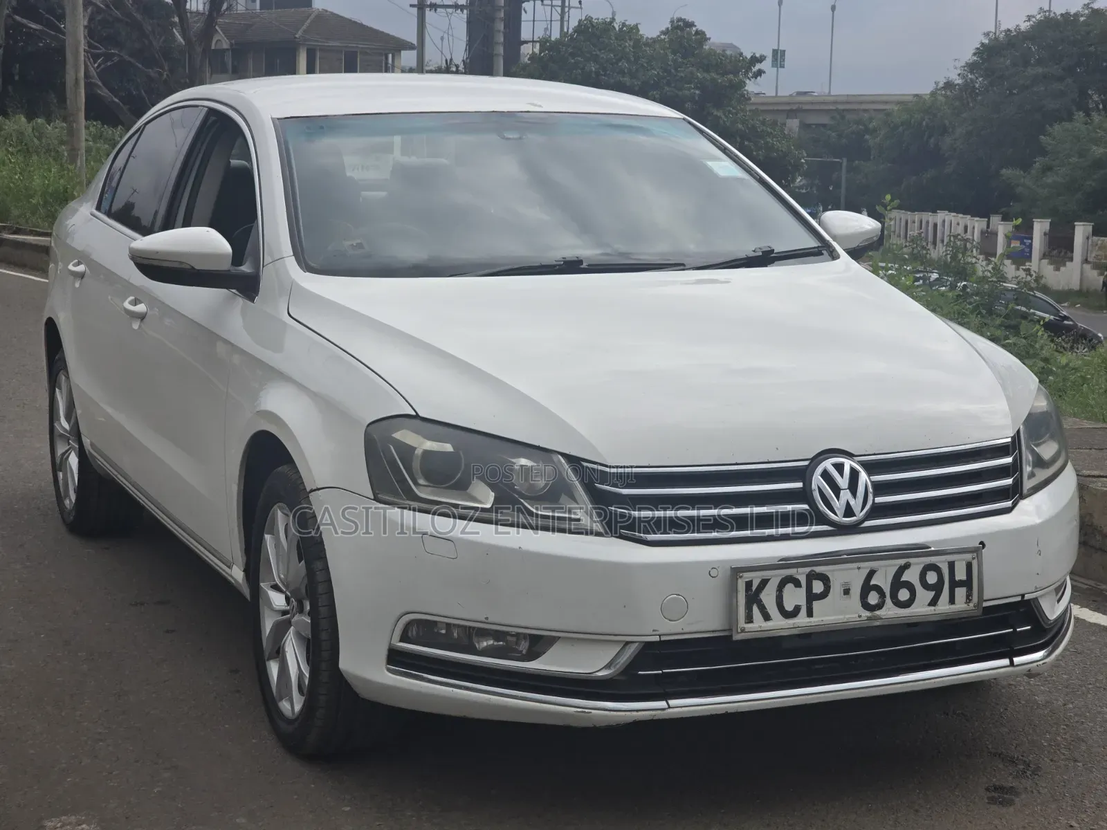 Volkswagen Passat 2011 White