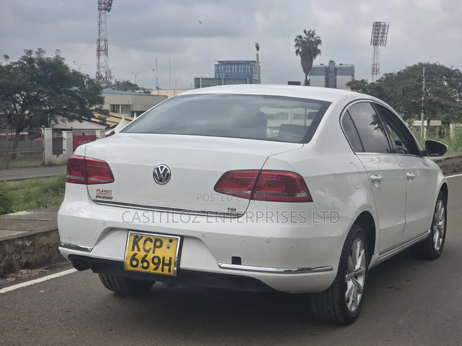 Volkswagen Passat 2011 White