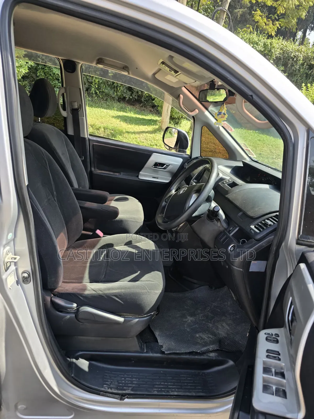 Toyota Noah 2012 Silver
