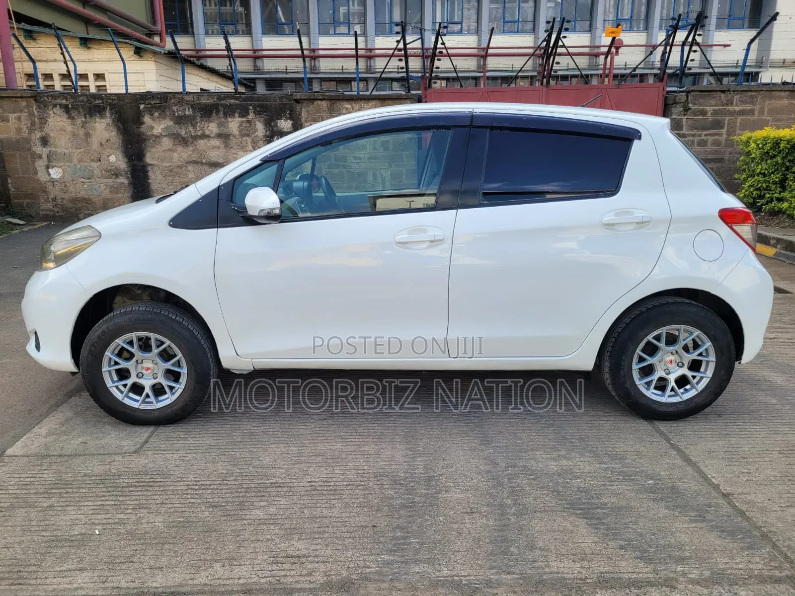 Toyota Vitz 1.0 FWD 5dr 2014 White