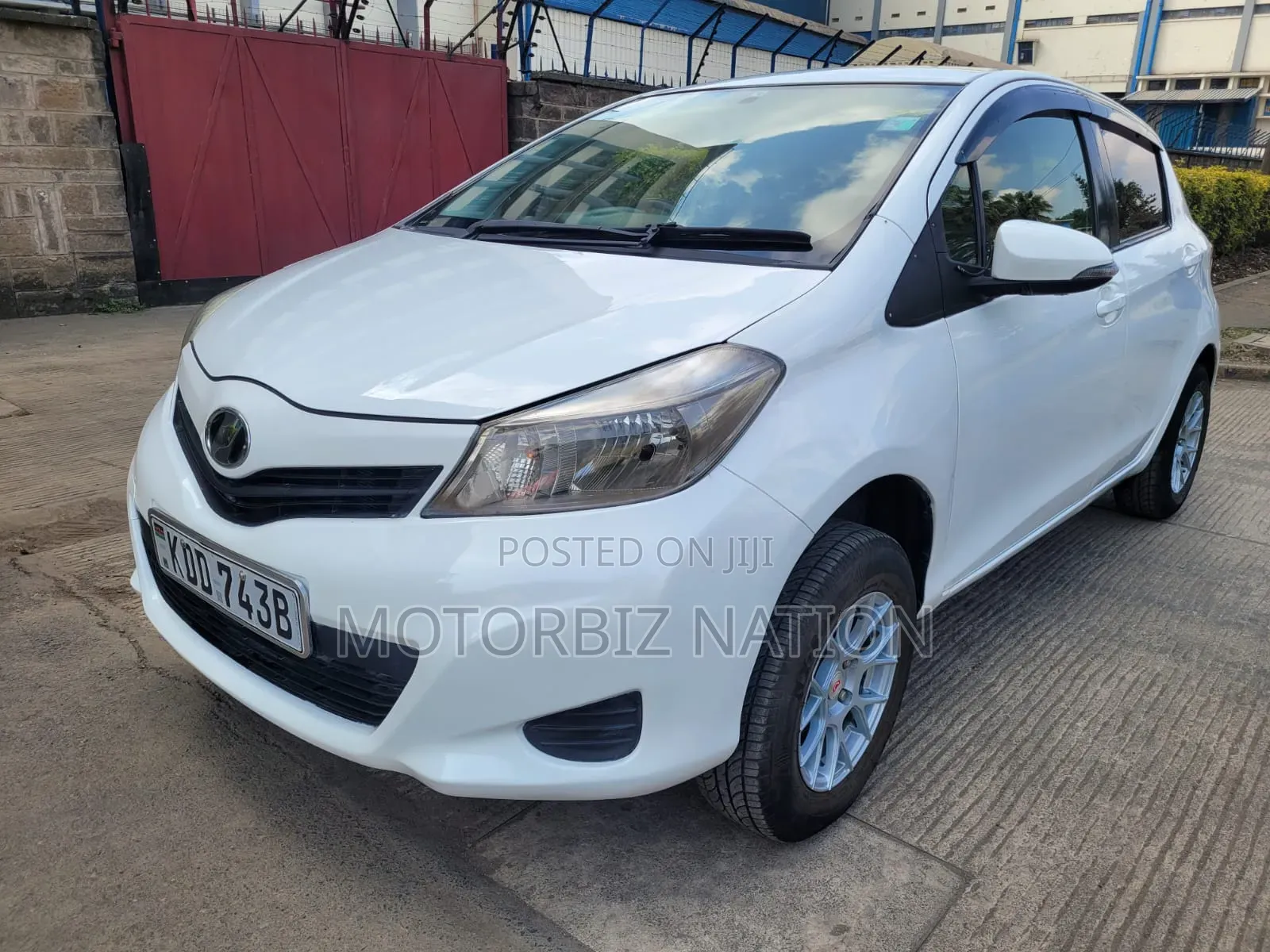 Toyota Vitz 1.0 FWD 5dr 2014 White