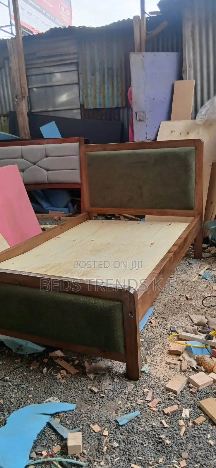 4x6 Mocket Bed Wooden Frame Green Upholstery