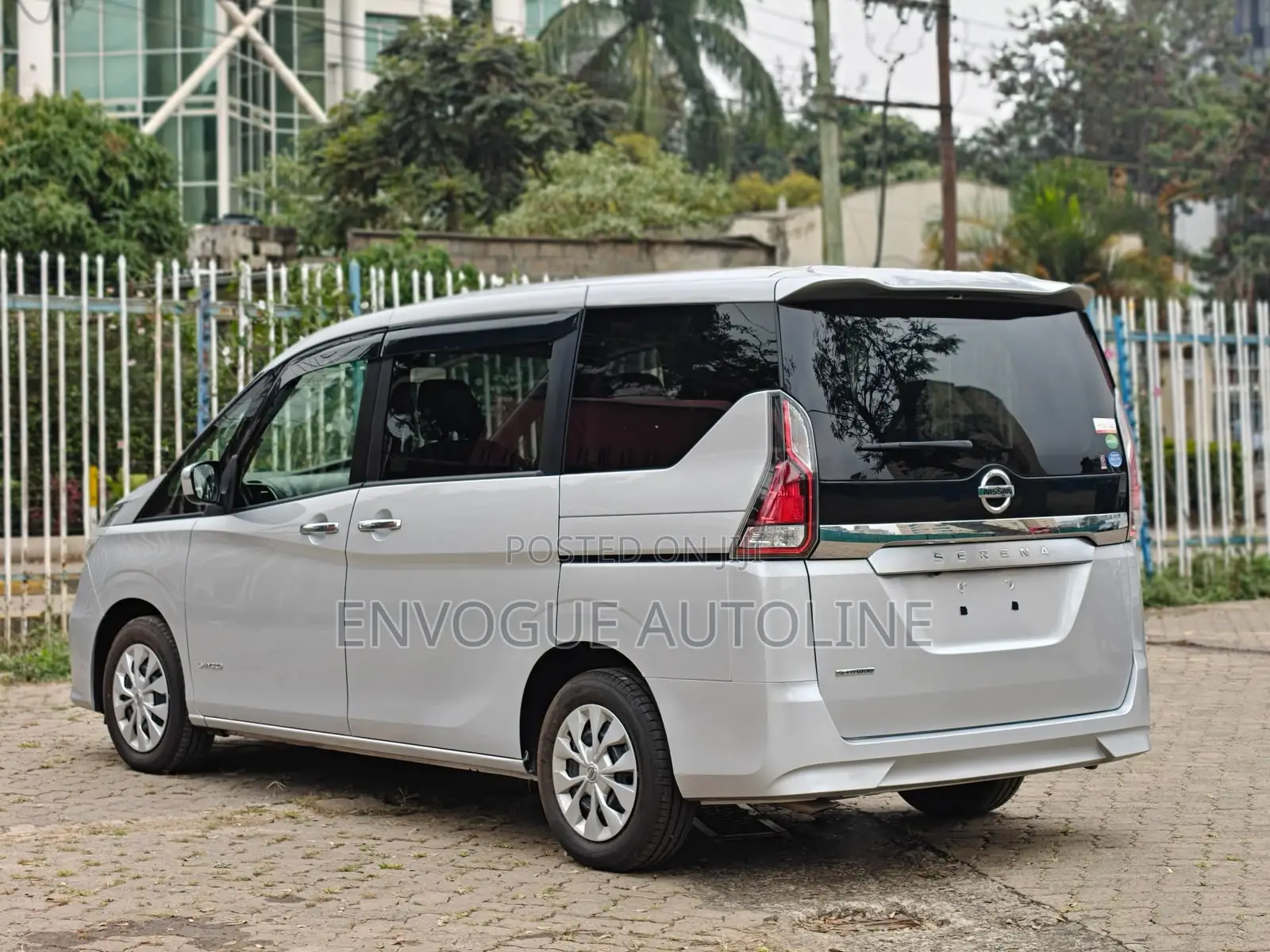 Nissan Serena 2019 Silver