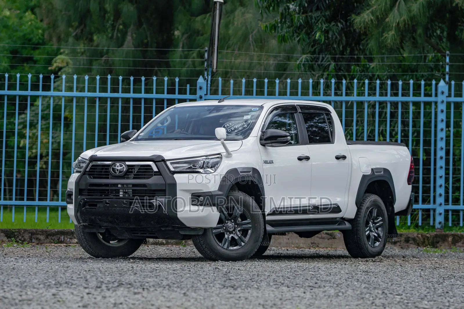Toyota Hilux 2023 Pearl
