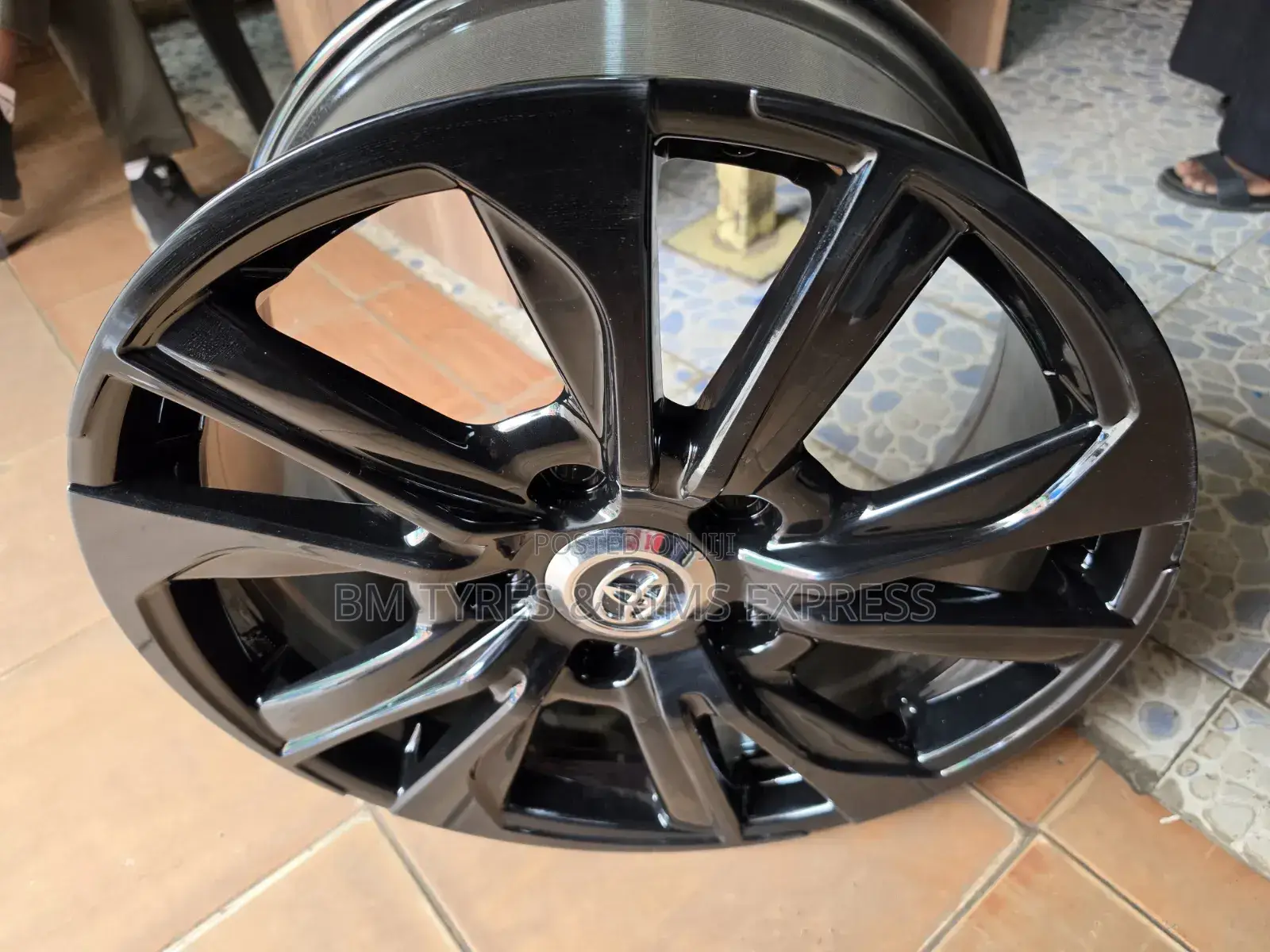 Rims Size (20) TOYOTA v 8 (5 Holes) Set of 4(BLACK.