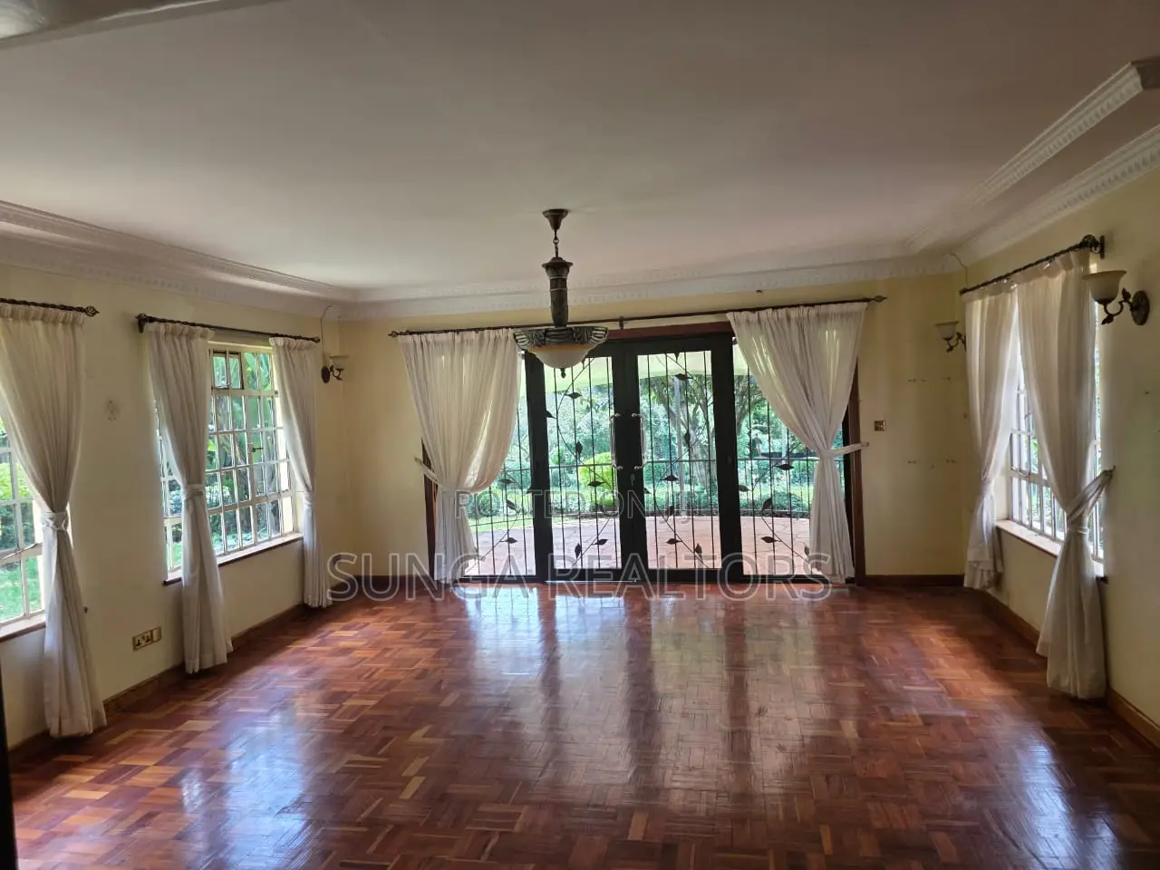 5bdrm Bungalow in Kyuna Estate for rent