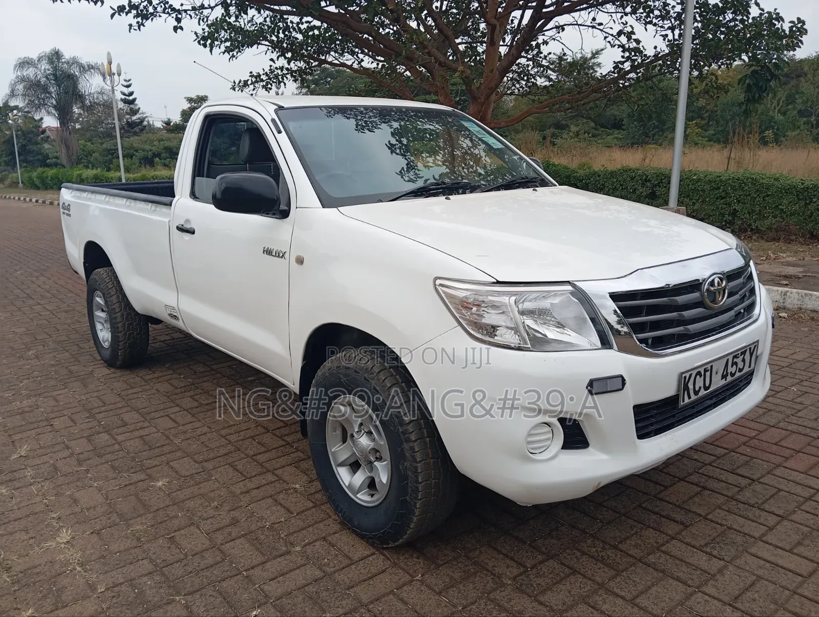 Toyota Hilux 2012 White