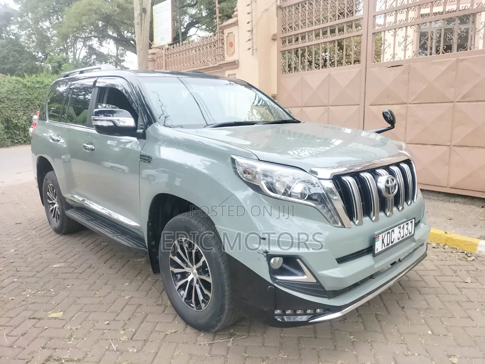 Toyota Land Cruiser Prado 2016 Gray
