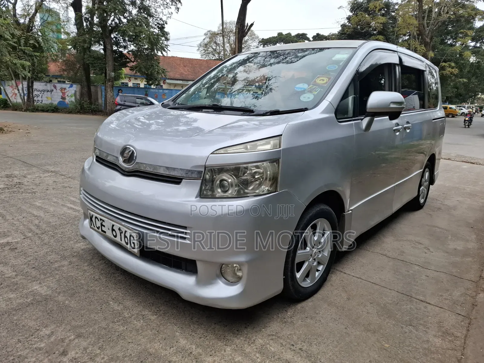 Toyota Voxy 2009 Silver