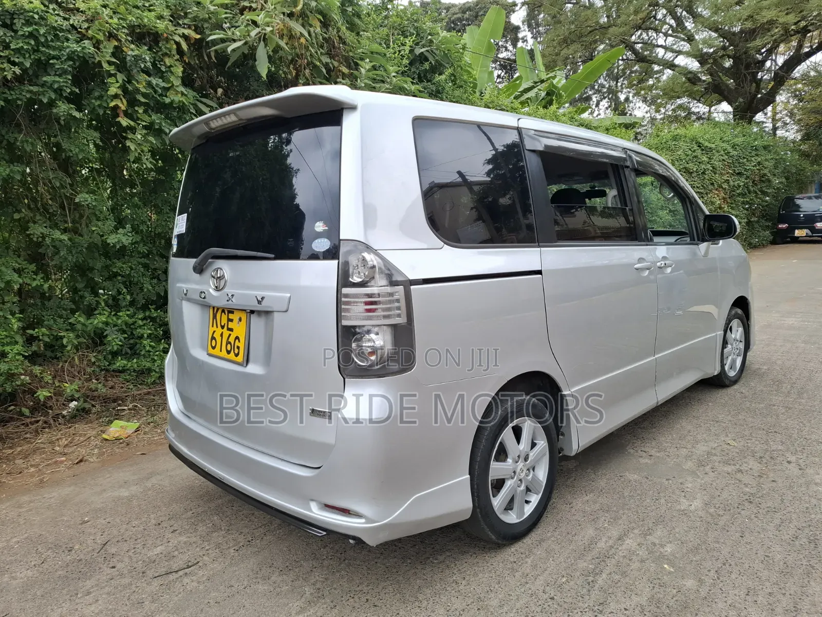 Toyota Voxy 2009 Silver
