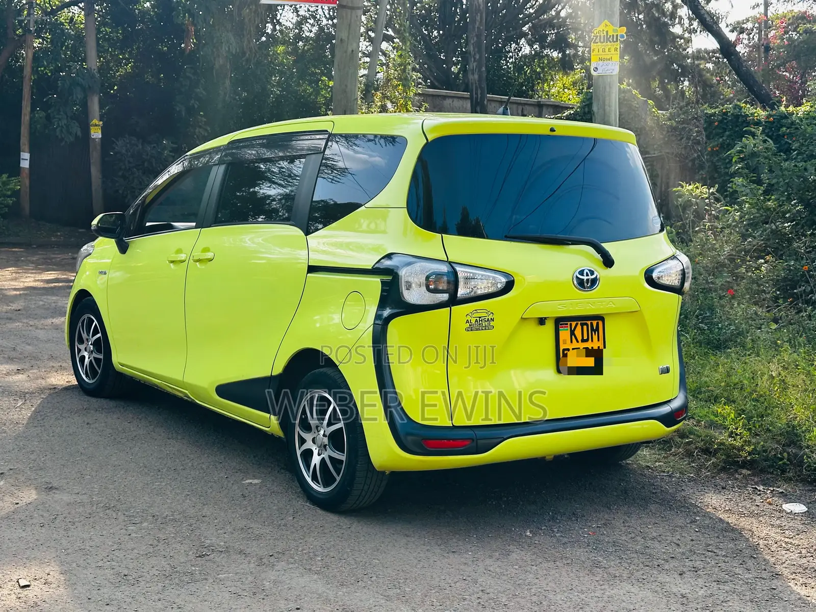 Toyota Sienta 1.5 Hybrid FWD (6-seater) 2015 Yellow