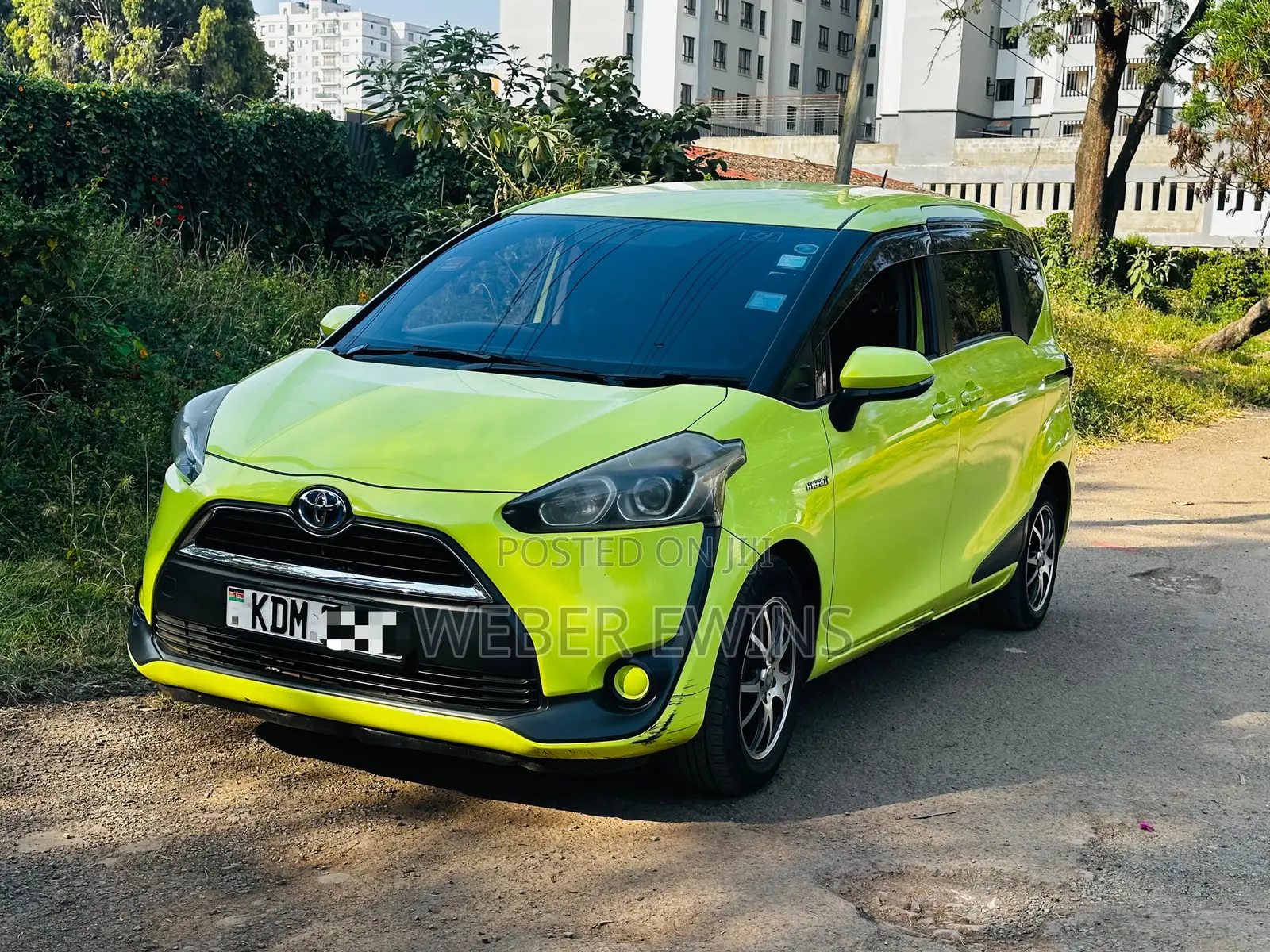 Toyota Sienta 1.5 Hybrid FWD (6-seater) 2015 Yellow
