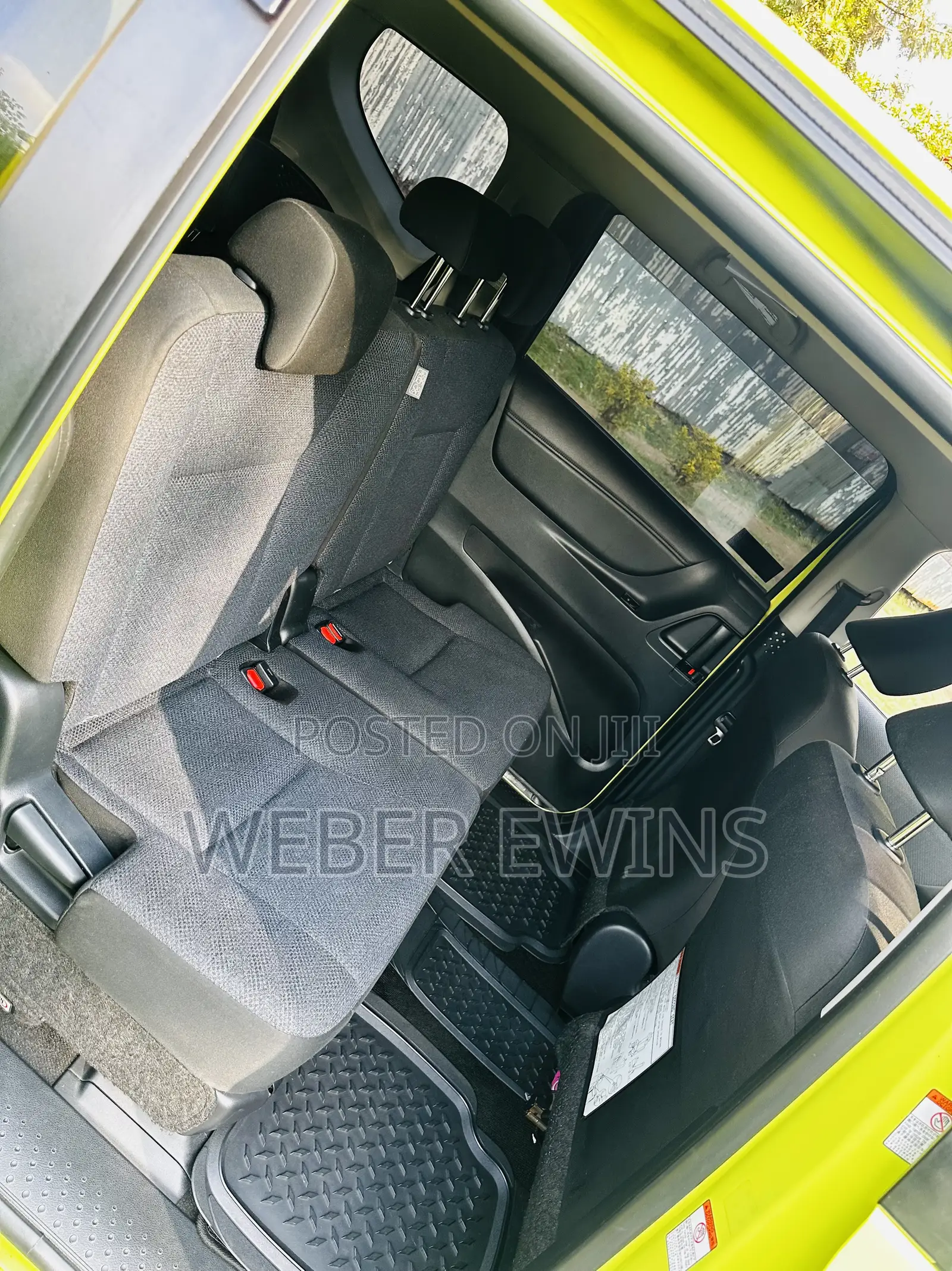 Toyota Sienta 1.5 Hybrid FWD (6-seater) 2015 Yellow