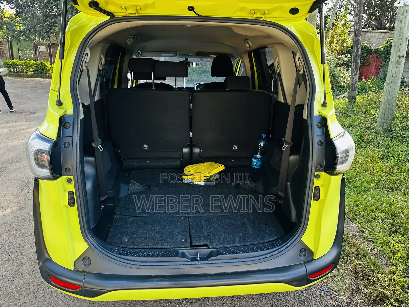 Toyota Sienta 1.5 Hybrid FWD (6-seater) 2015 Yellow