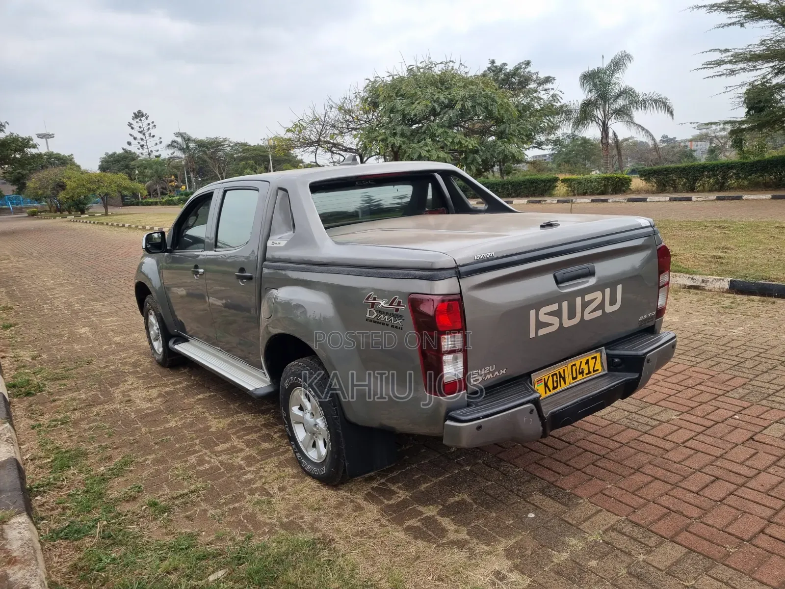 Isuzu D-MAX 2023 Gray