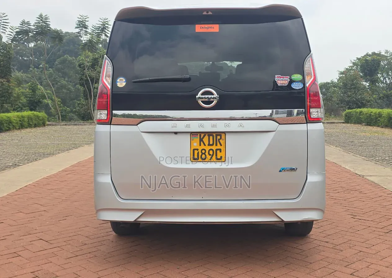 Nissan Serena 2017 Silver