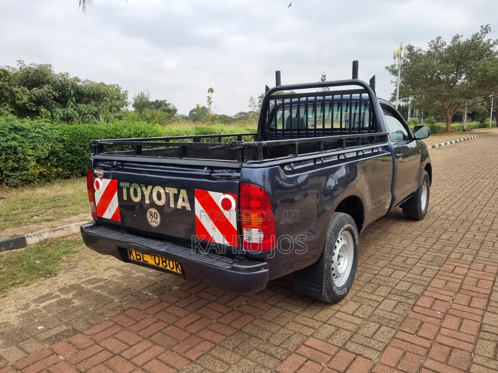 Toyota Hilux 2010 Blue