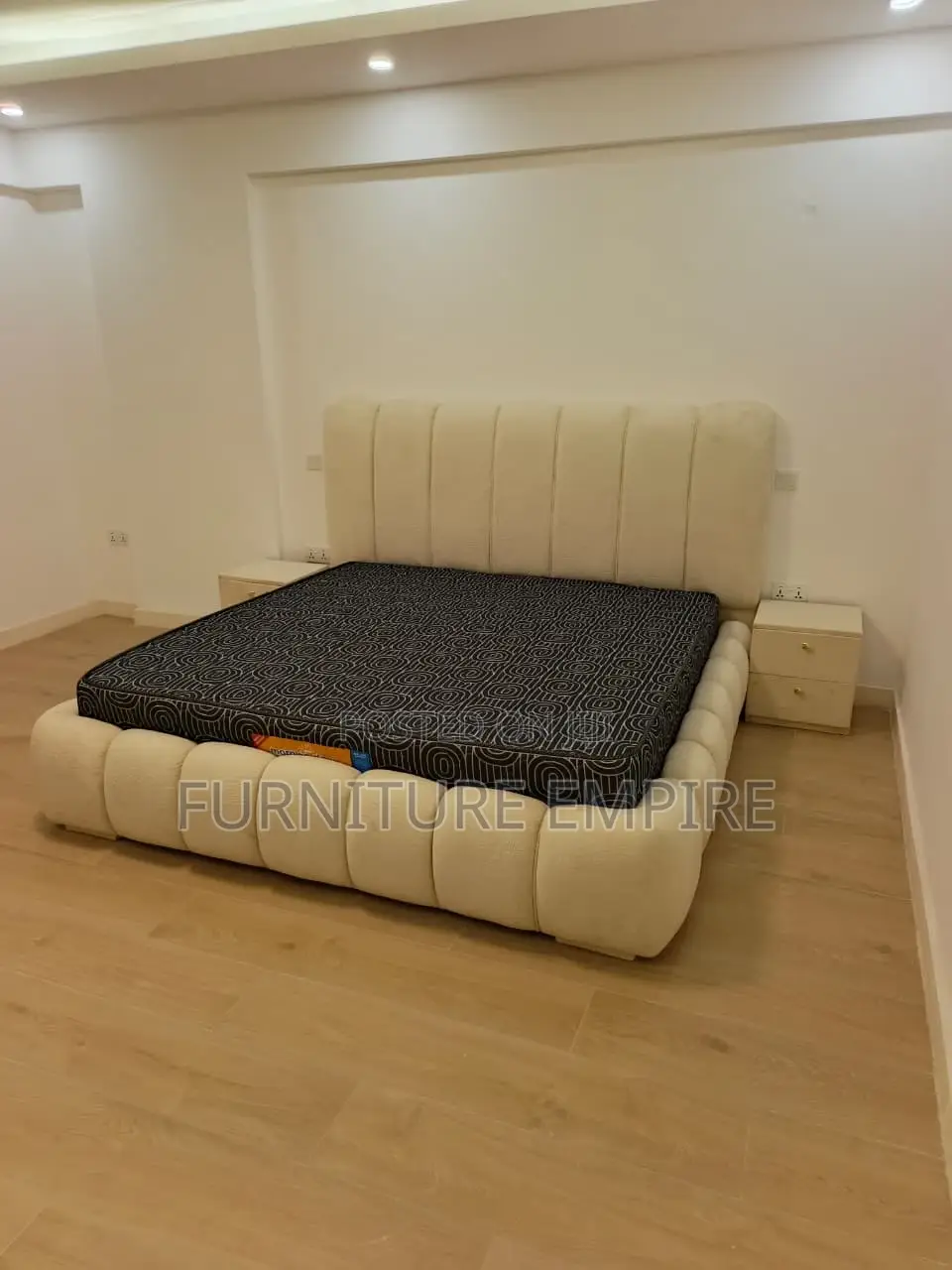 6x6 Bubble Bed Off White Tufted Upholstery