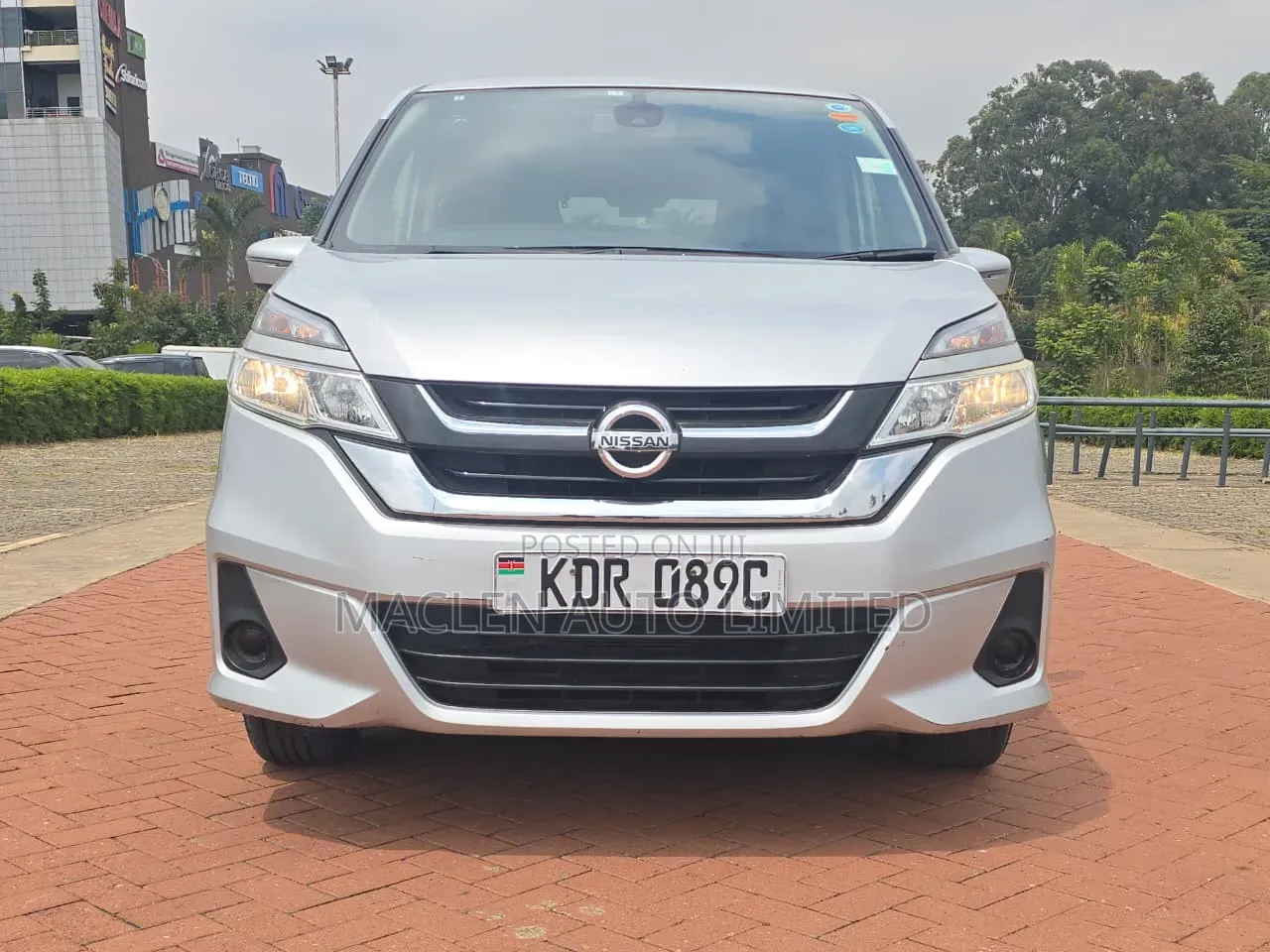 Nissan Serena 2017 Silver