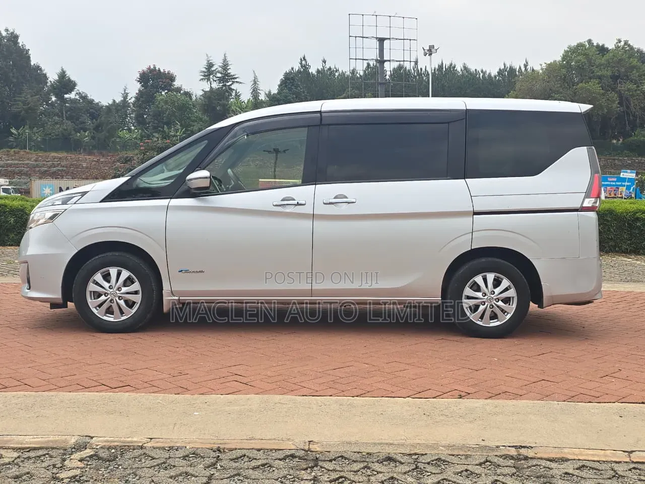 Nissan Serena 2017 Silver