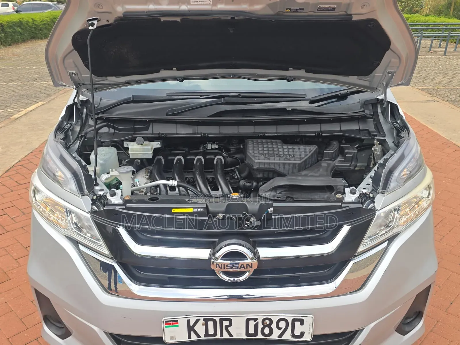 Nissan Serena 2017 Silver